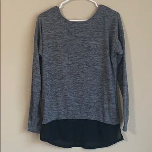 Workout top w mesh bottom & thumb holes. XS / 0-2